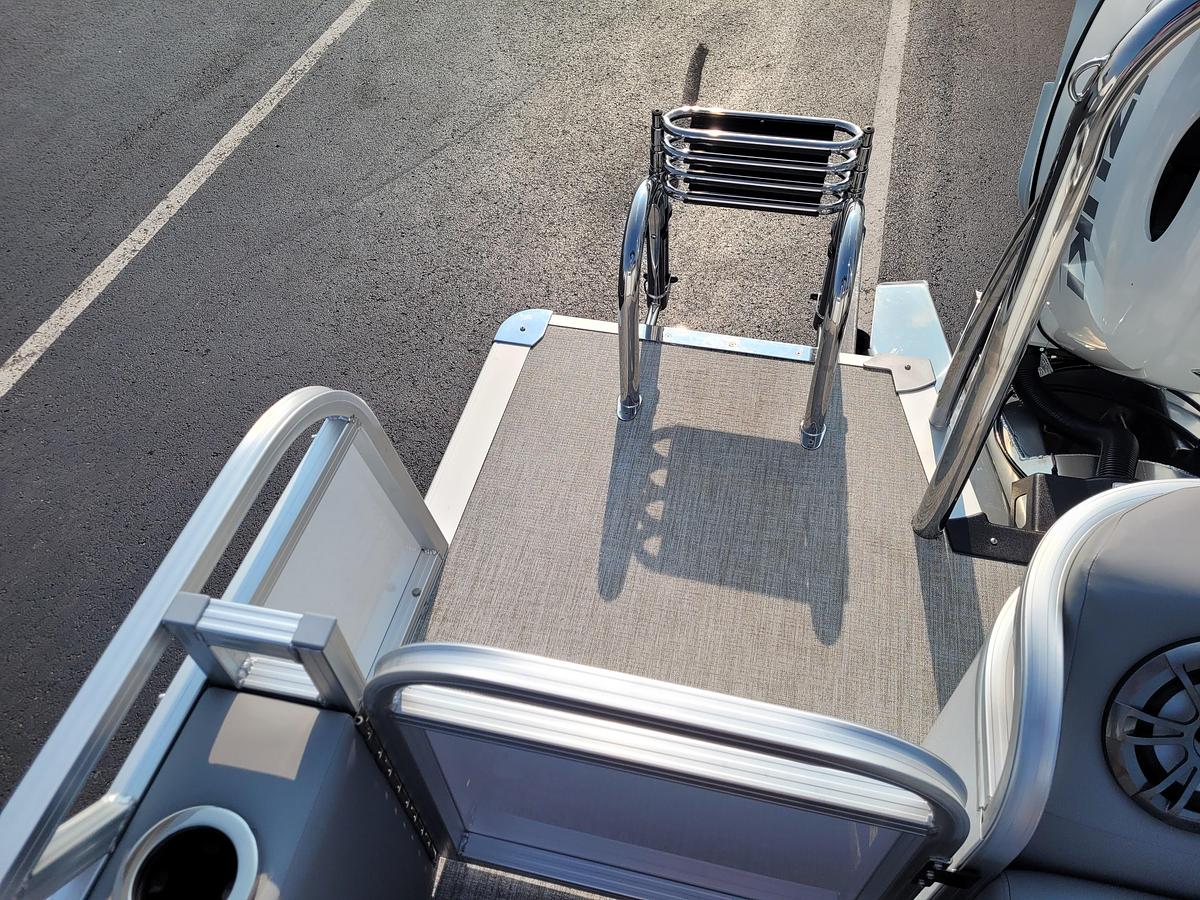 2026 Tahoe Pontoons 2385 LTZ Versatile Rear Lounger SP25