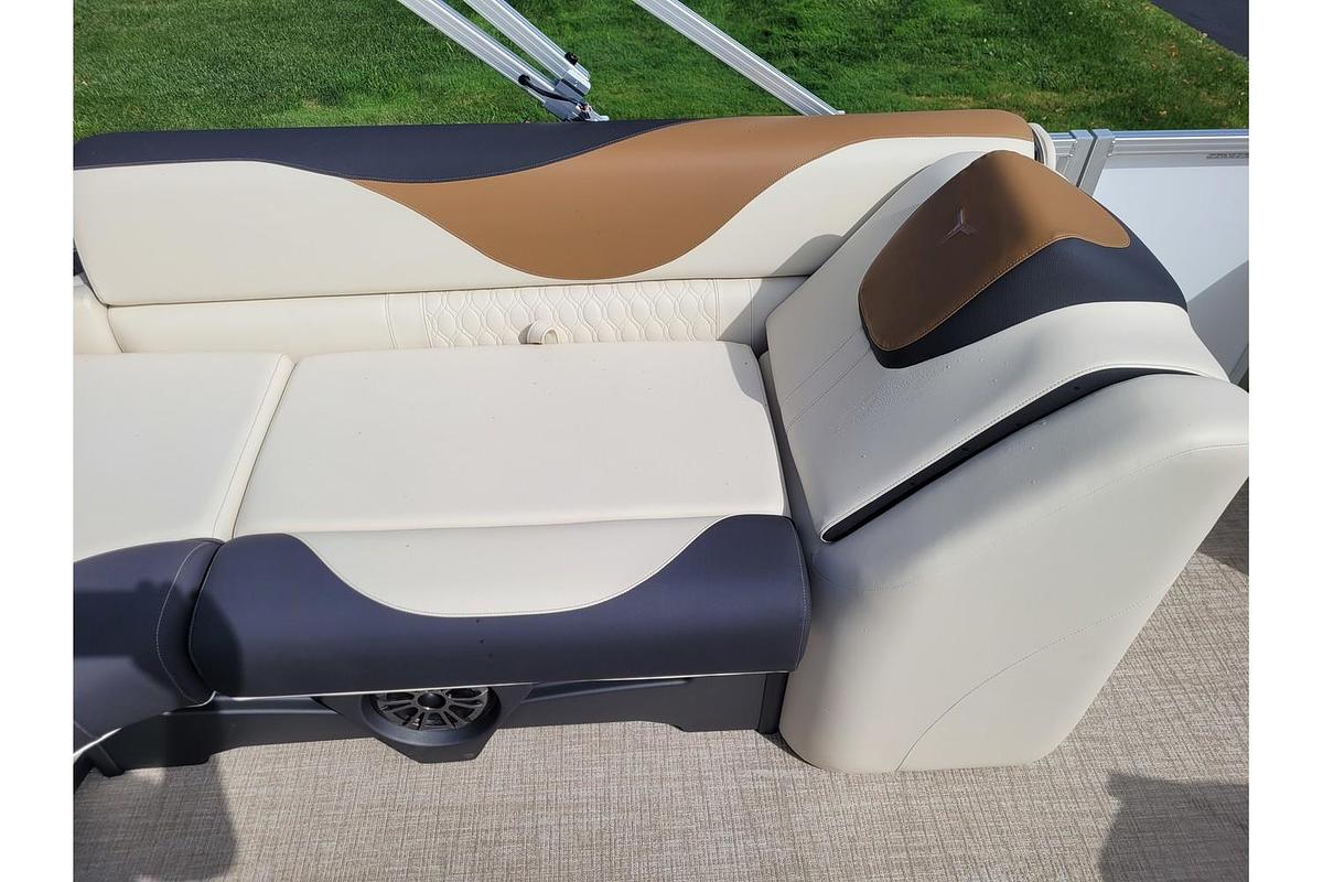 2026 Tahoe Pontoons 2185 LTZ Cruise Rear Bench