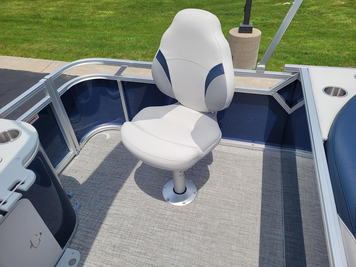 2026 Tahoe Pontoons 2185 LTZ Rear Fish