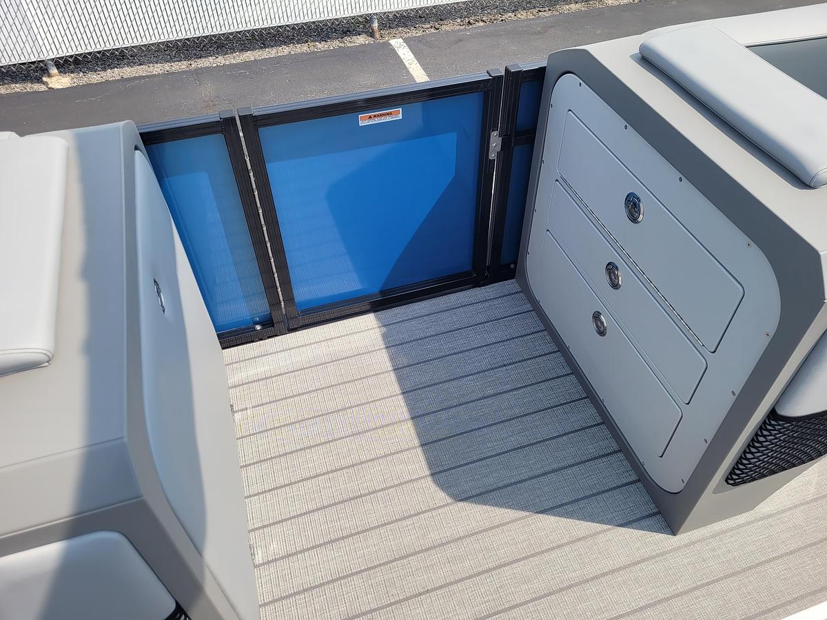 2027 Tahoe Pontoons 2385 Sport 85 Versatile Rear Bench SP25
