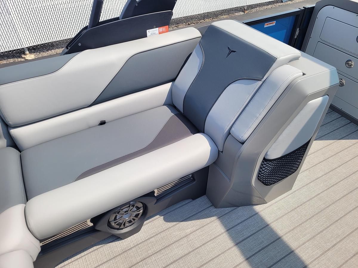 2027 Tahoe Pontoons 2385 Sport 85 Versatile Rear Bench SP25