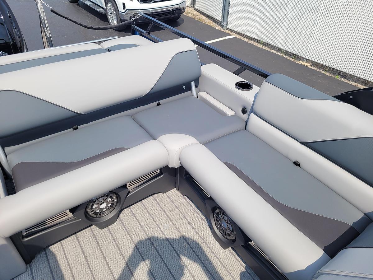2027 Tahoe Pontoons 2385 Sport 85 Versatile Rear Bench SP25