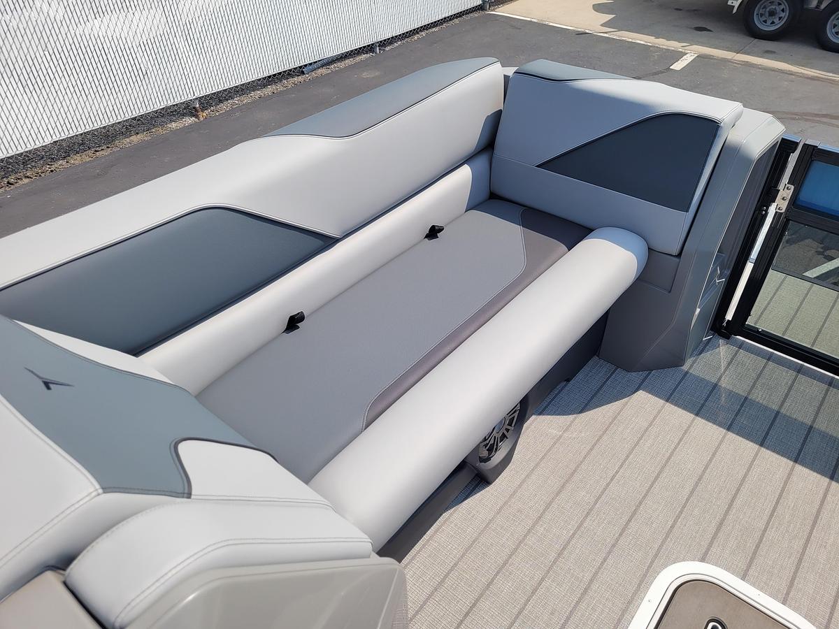 2027 Tahoe Pontoons 2385 Sport 85 Versatile Rear Bench SP25