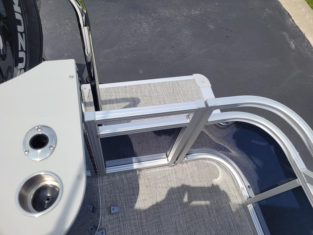 2026 Tahoe Pontoons 2185 LTZ Rear Fish