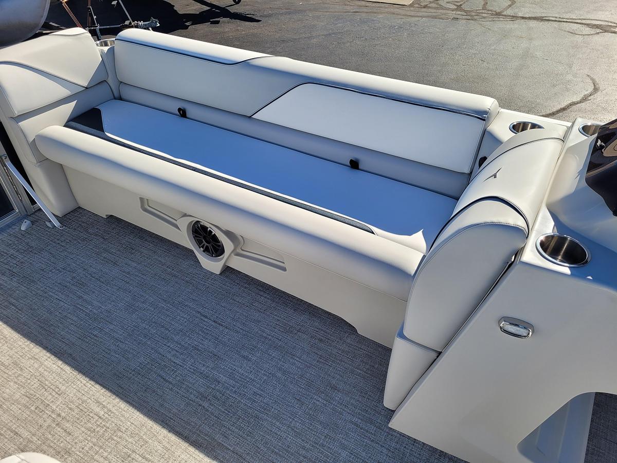 2026 Tahoe Pontoons 2180 Sport Cruise Rear Bench