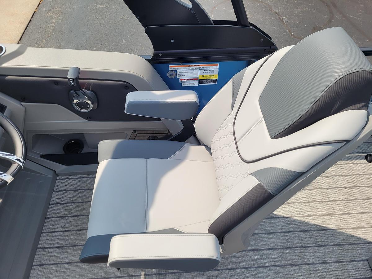 2027 Tahoe Pontoons 2385 Sport 85 Versatile Rear Bench SP25