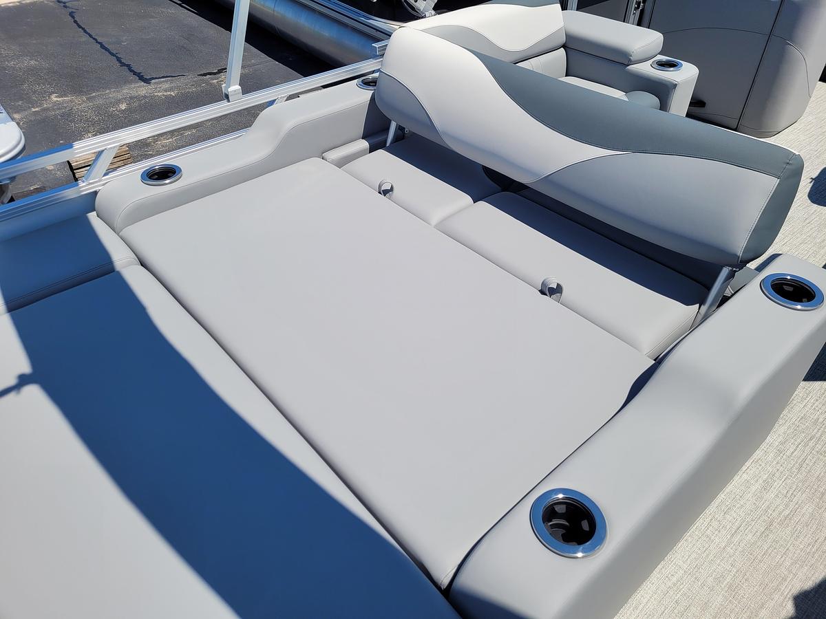 2026 Tahoe Pontoons 2385 LTZ Verstaile Rear Lounger