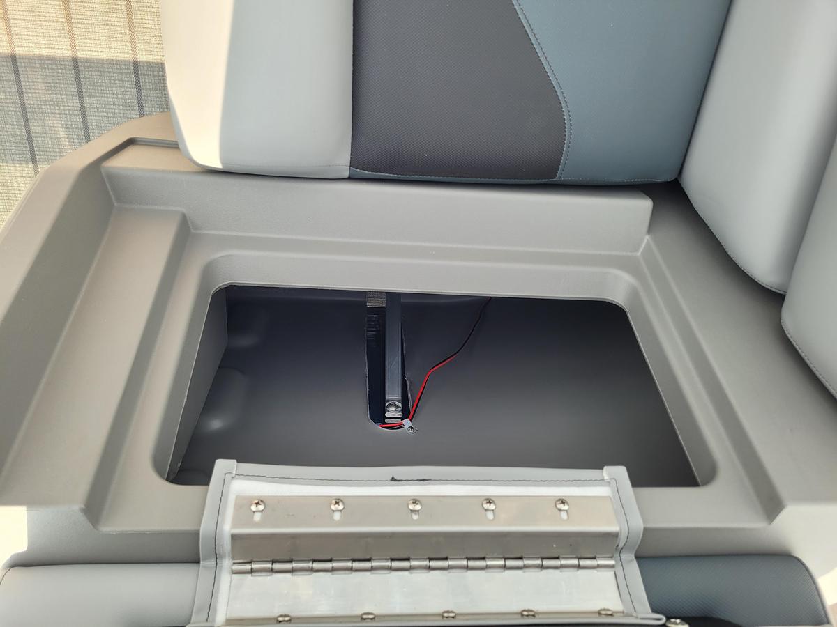 2027 Tahoe Pontoons 2385 Sport 85 Versatile Rear Bench SP25