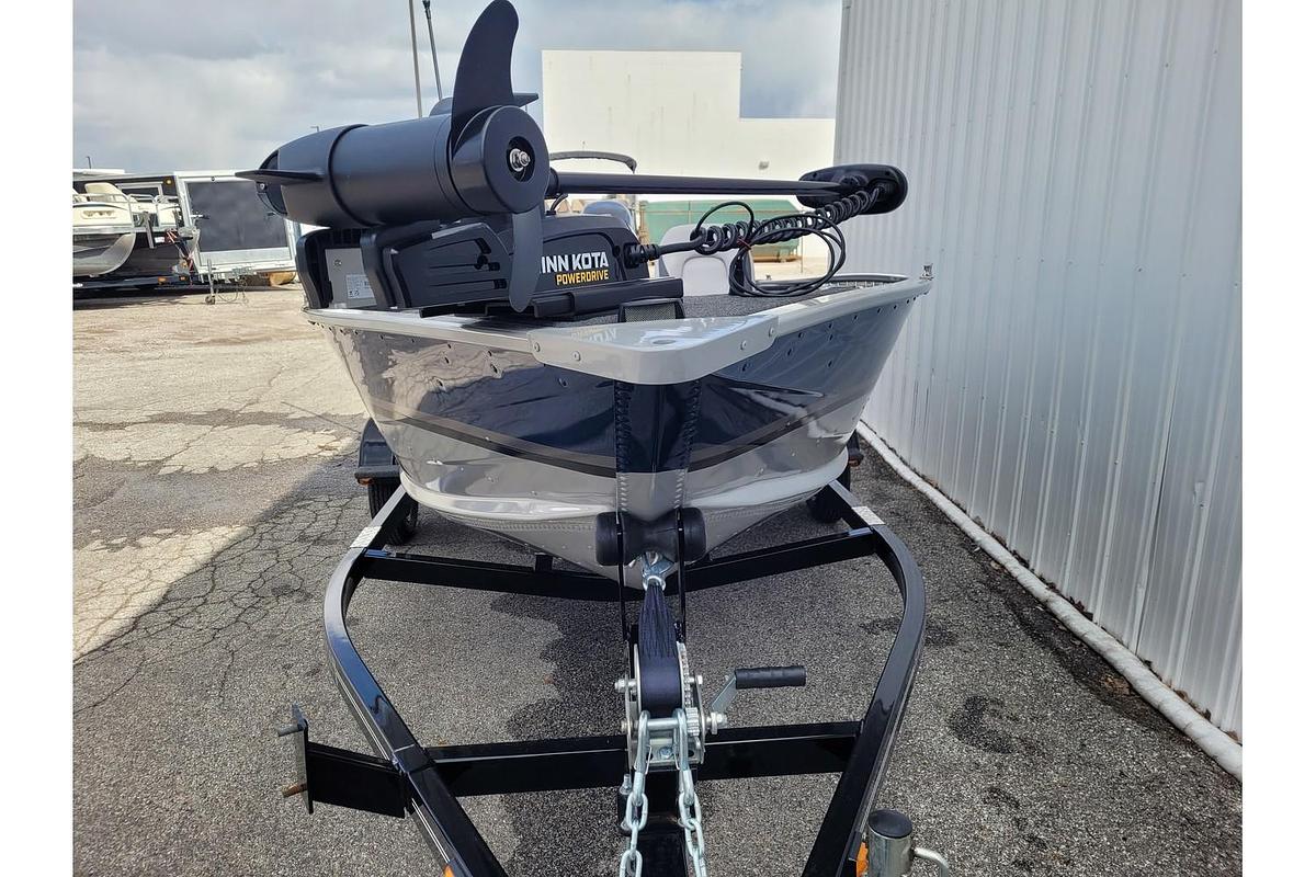2025 Smoker Craft 151 Resorter