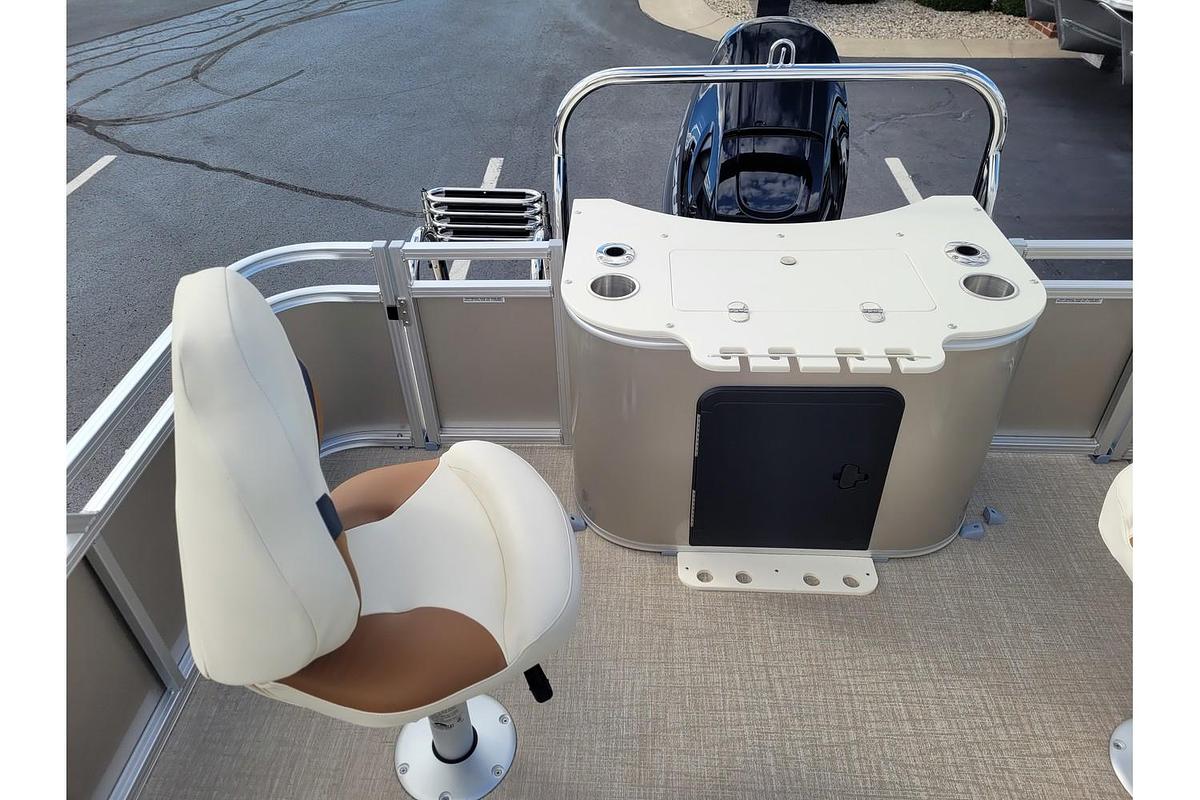 2026 Tahoe Pontoons 2385 LTZ Rear Fish