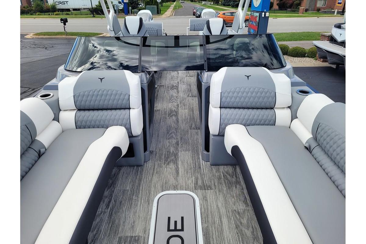 Used 2026 Tahoe Pontoons 2785 Grand Tahoe LTD Twin Quad Lounger Shift Windshield 27" WG