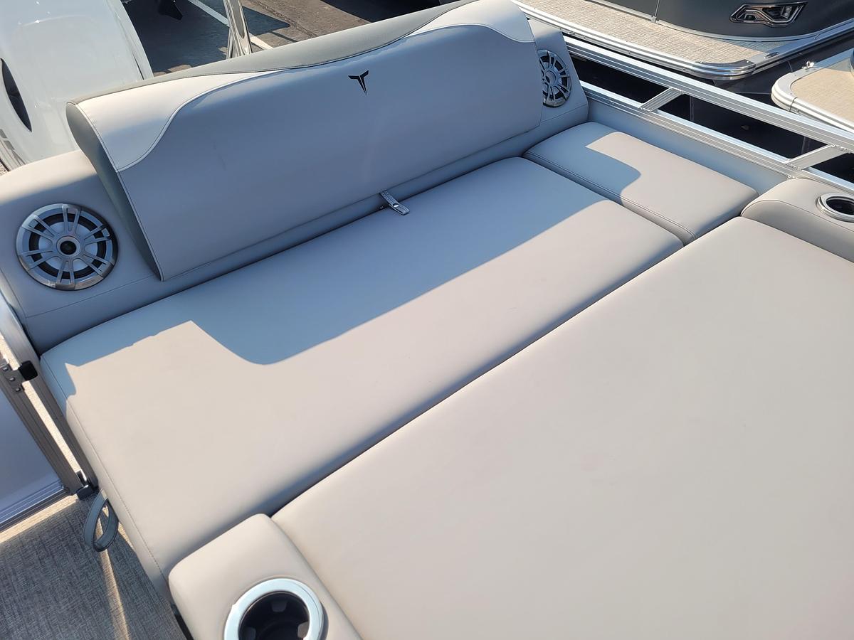 2026 Tahoe Pontoons 2385 LTZ Versatile Rear Lounger SP25