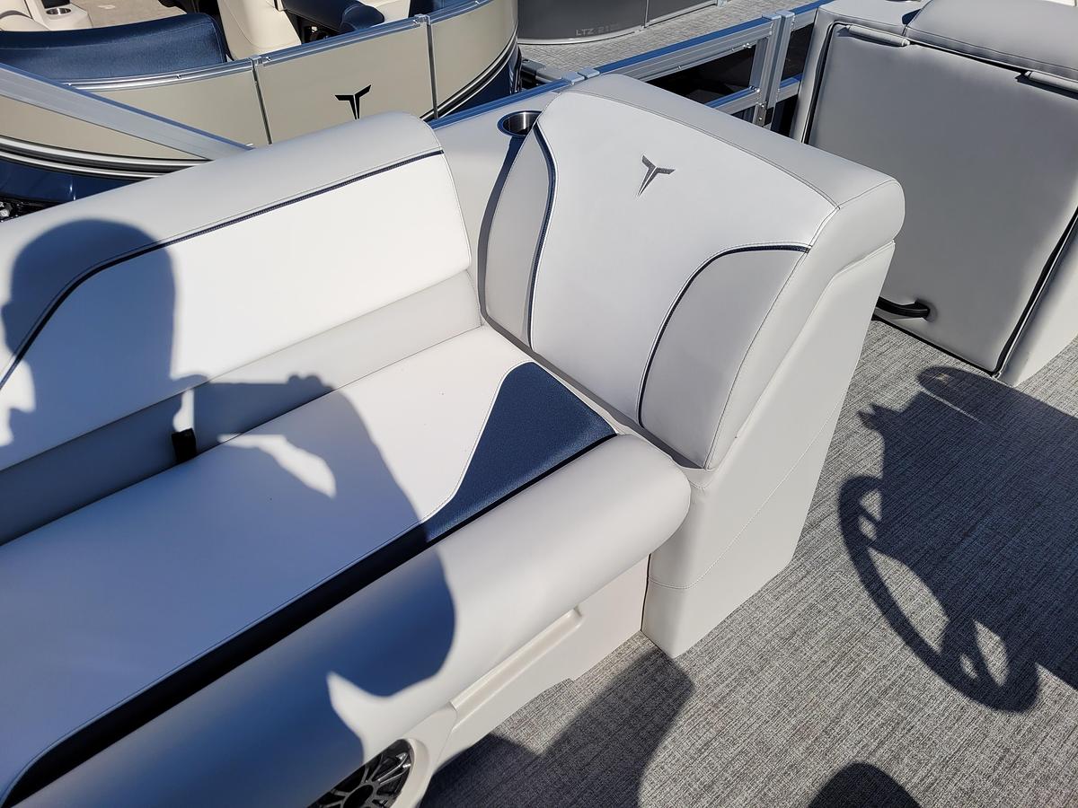 2026 Tahoe Pontoons 2180 Sport Cruise Rear Bench