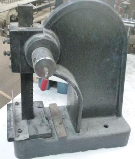 Used Press, Arbor, Dayton, Hand Bench, Heavy Duty, 1 Ton #S743520
