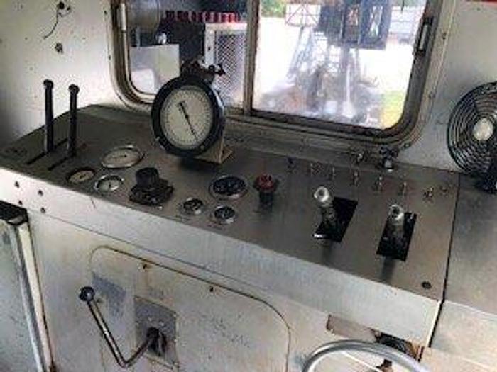 Used 2005 Kenworth Braidedline Slickline with Mast Trailer