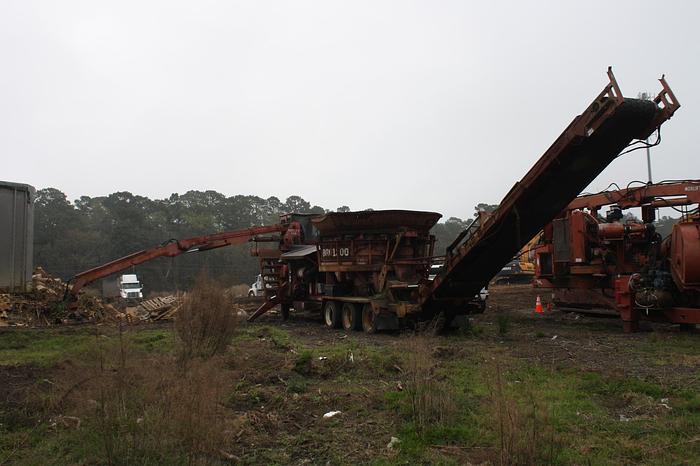Used MORBARK 1300A Tub Grinder.