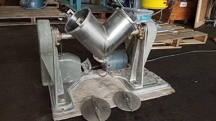 Used 4 QUART P-K TWIN SHELL BLENDER – S/S – PIN BAR