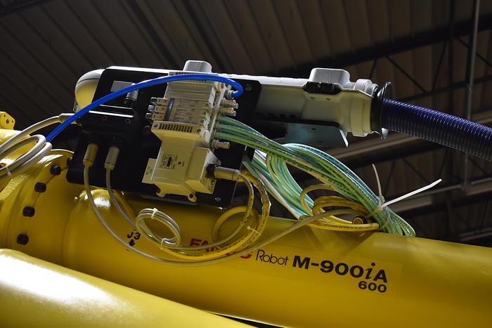 Refurbished FANUC - M-900iA/600 Robot W/ R-30ia controller, Very Clean Vision and Line Track