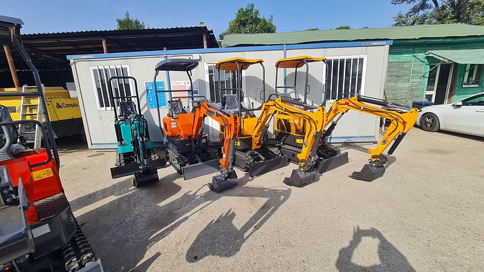 2022 Mini Excavator XN08 - 880 kg.