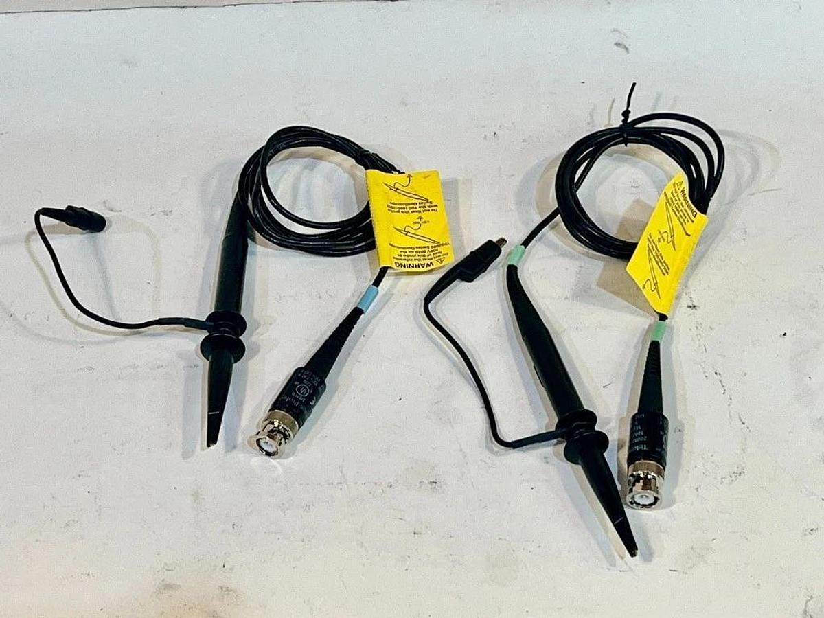 Used Lot of 2 Pieces: Tektronix Model P2220, 200 MHz 1X/10X Oscilloscope Probes