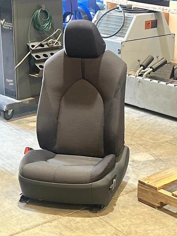 Used 4X Toyota Camry 2018-2023 Seats 2 Leather, 2 Fabric ( 3 Driver, 1 Passenger )