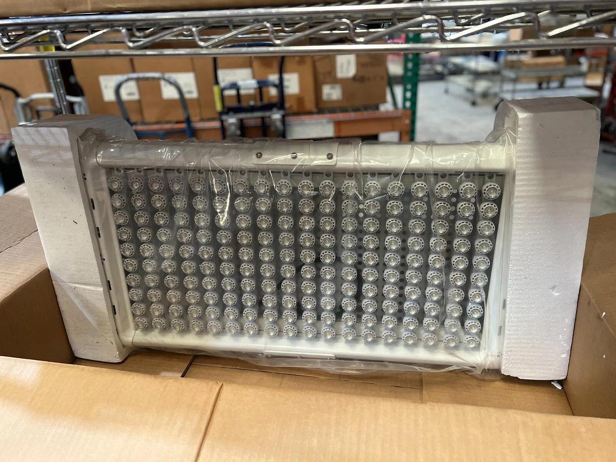 Sansi High Bay LED Light 5000K 240 Watt 23616 Lumen 120-277VAC - C0820-HB-240