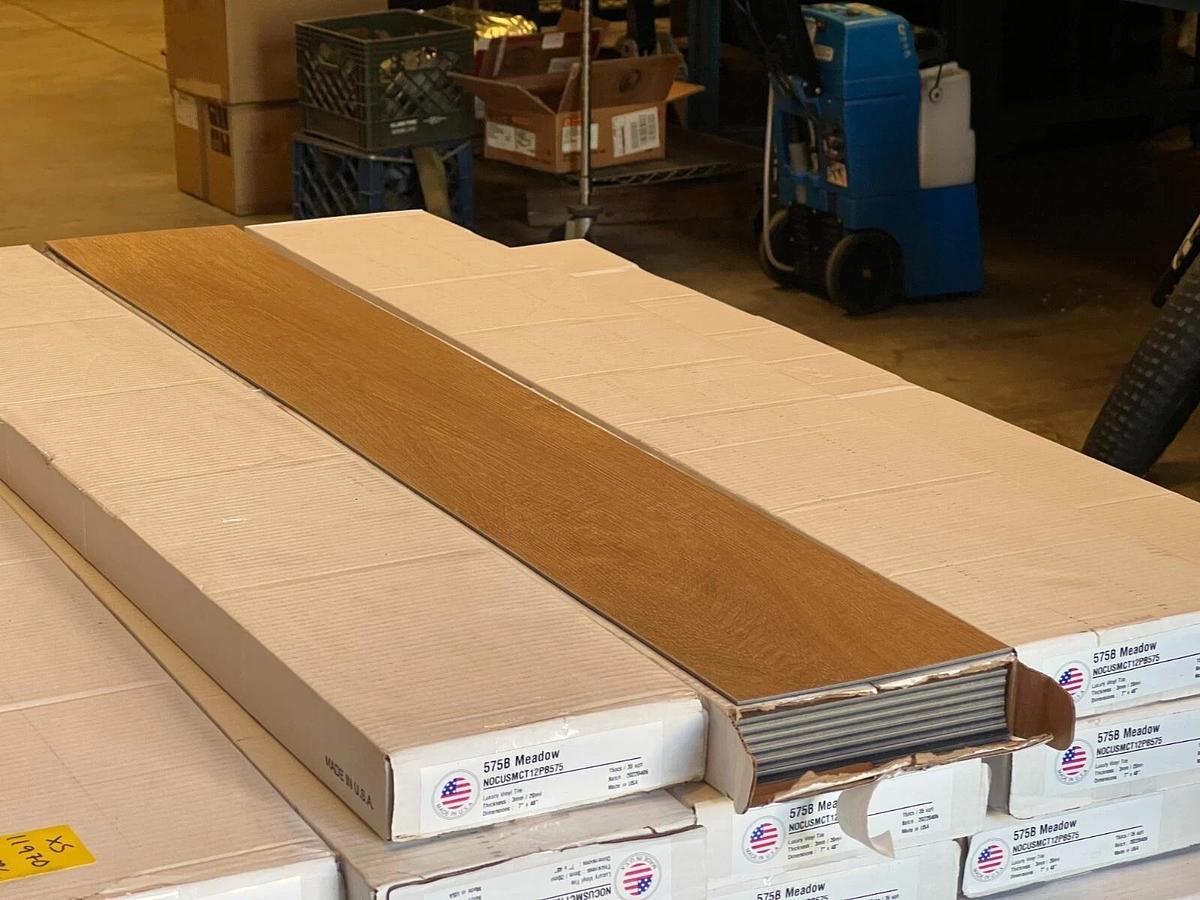 Used Box of 15 PCS (35 SQFT) Luxury Vinyl Tile Flooring (7" x 48" Planks) 3mm Thick