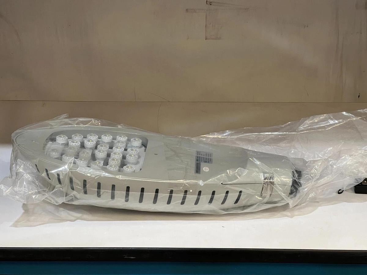 Used Sansi LED Street Light 5000K 30 Watt 3500 Lumen 120-277VAC - C0830-SR-30W