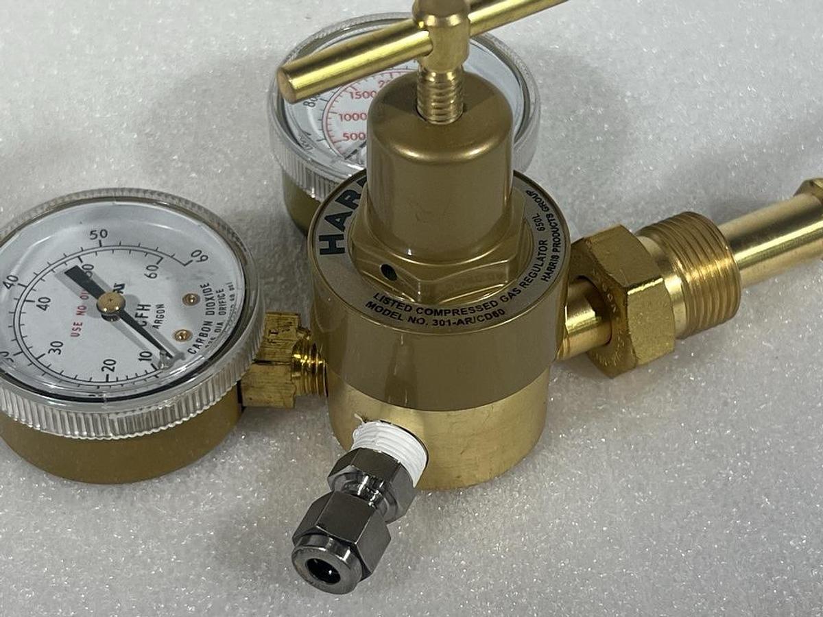 Lot of 2 Pieces: Wilkerson R18-02-F0G0 Filter / Regulator