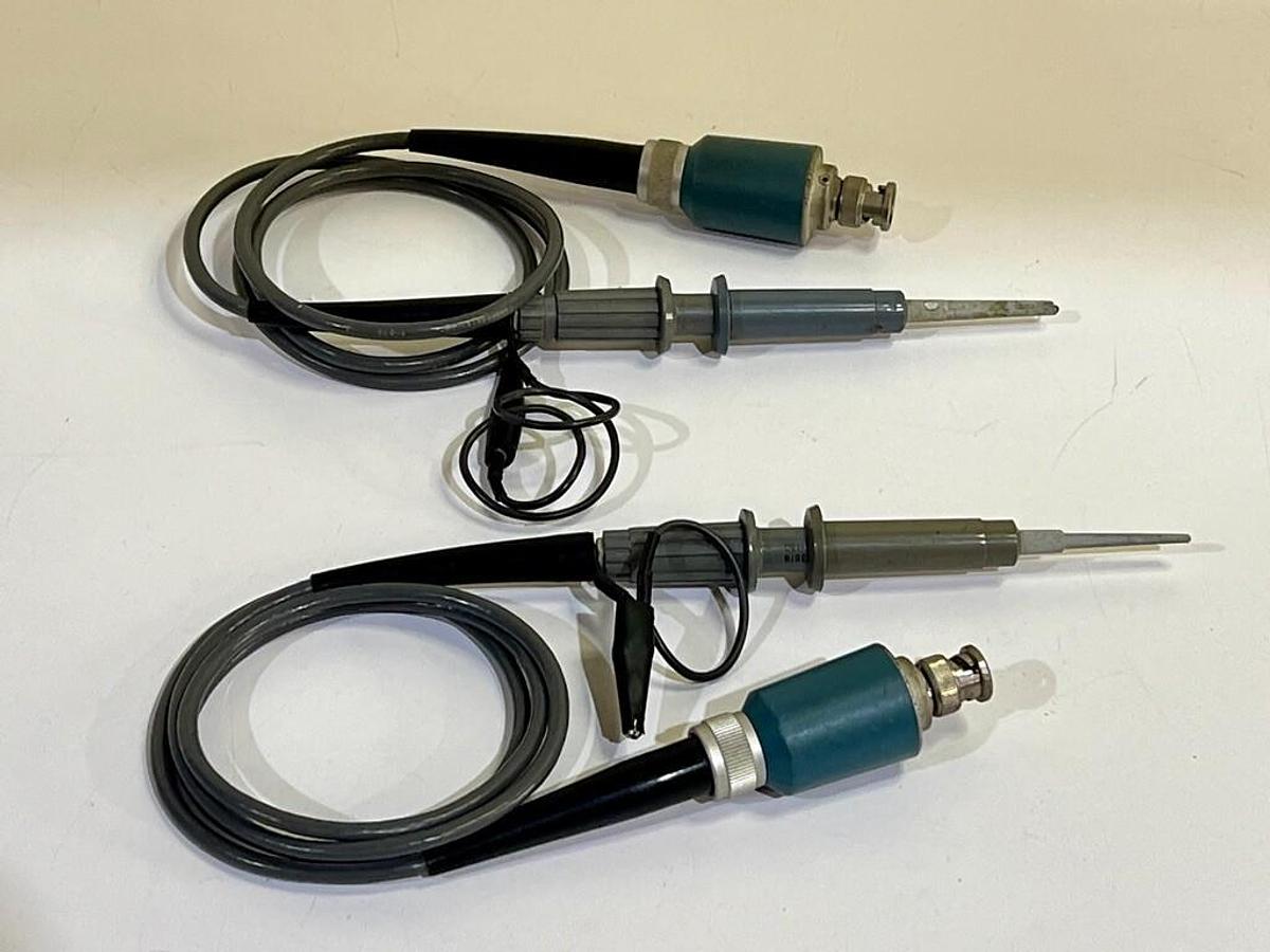 Used Lot of 2 Tektronix P6008 Scope Probes with Screw-On Grabber Hooks
