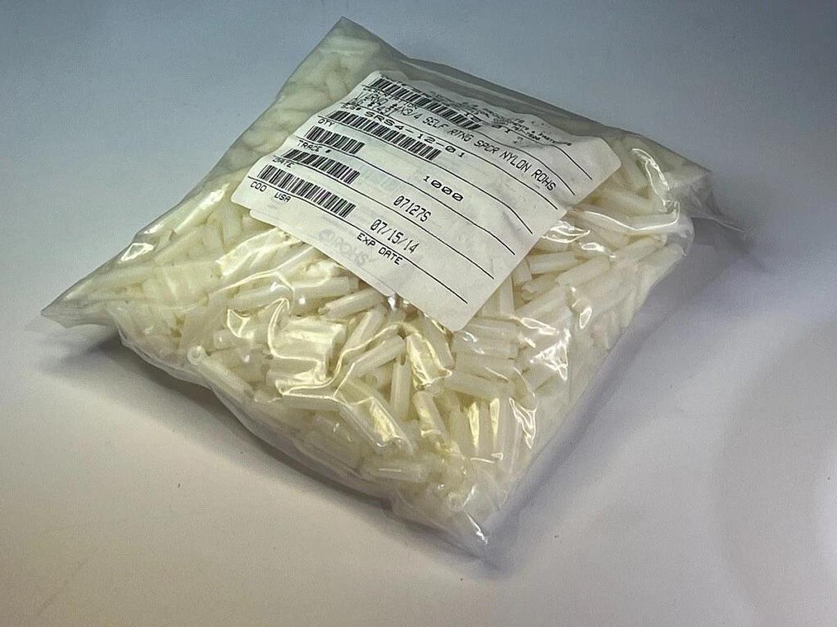 Used Bag of 1000 Essentra Comp SRS4-12-01 Round Nylon Spacer 1/4"x3/4" RoHS Standoff