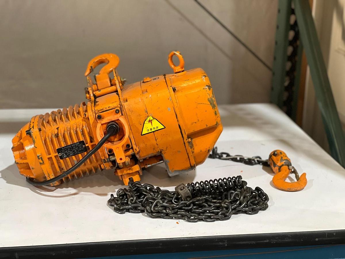 Used Half Ton Chain Hoist - 凯力锐 0.5t - Model HHBB0.5-01 - 4 Meter Lift