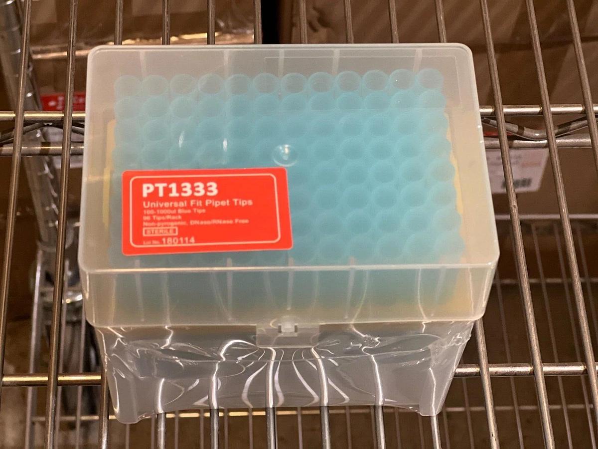 Used 4800 PCS Blue 100-1000ul Universal Fit Sterile Pipette Tips - Cosmobrand PT1333