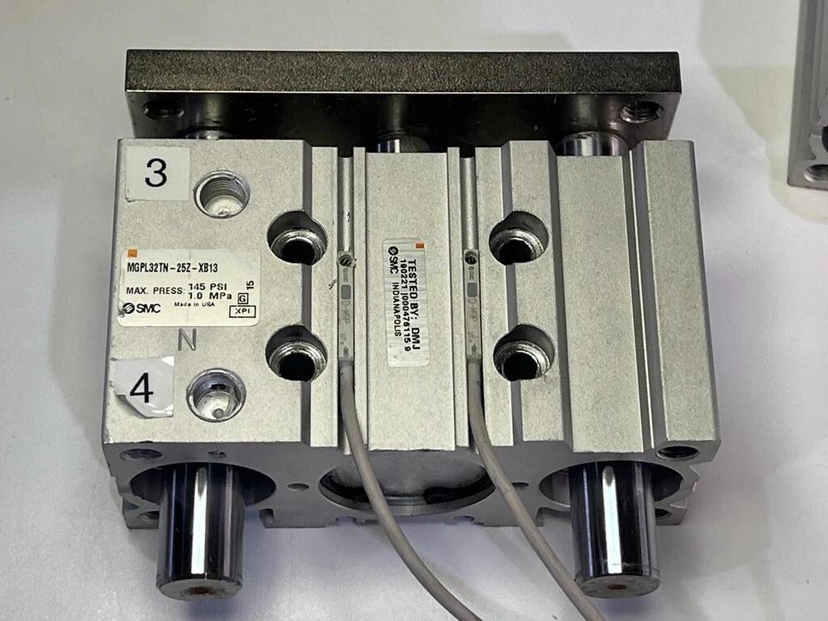 Used 2 Each SMC Pneumatic MGPL32TN-25Z-XB13 Guided Cylinders + D-M9P Reed Switches