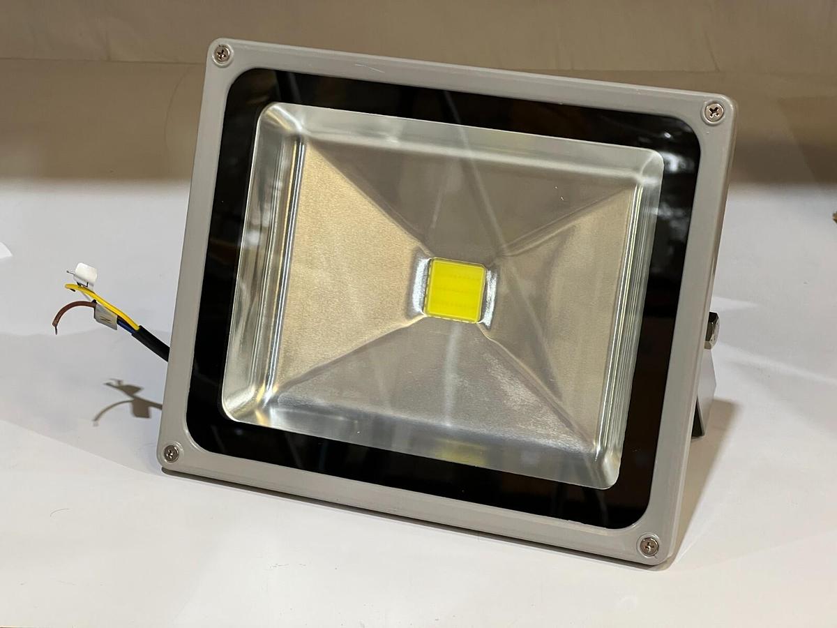Used Lumicon IP65 LED Flood Light White 30 Watt 2400 Lumen 100-240V - 020506-00508