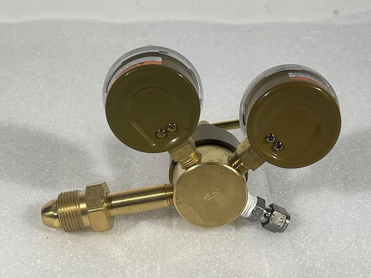 Lot of 2 Pieces: Wilkerson R18-02-F0G0 Filter / Regulator