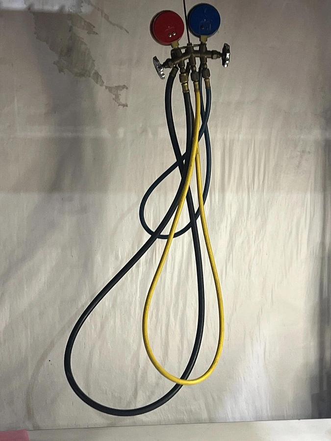 Used JB Industries M2 Manifold Gauge & Hose Set - 2 Valve - R12 R22 R502