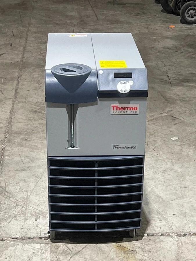 Used Thermo Fisher Scientific Neslab ThermoFlex 900 Recirculating Chiller - AS-IS