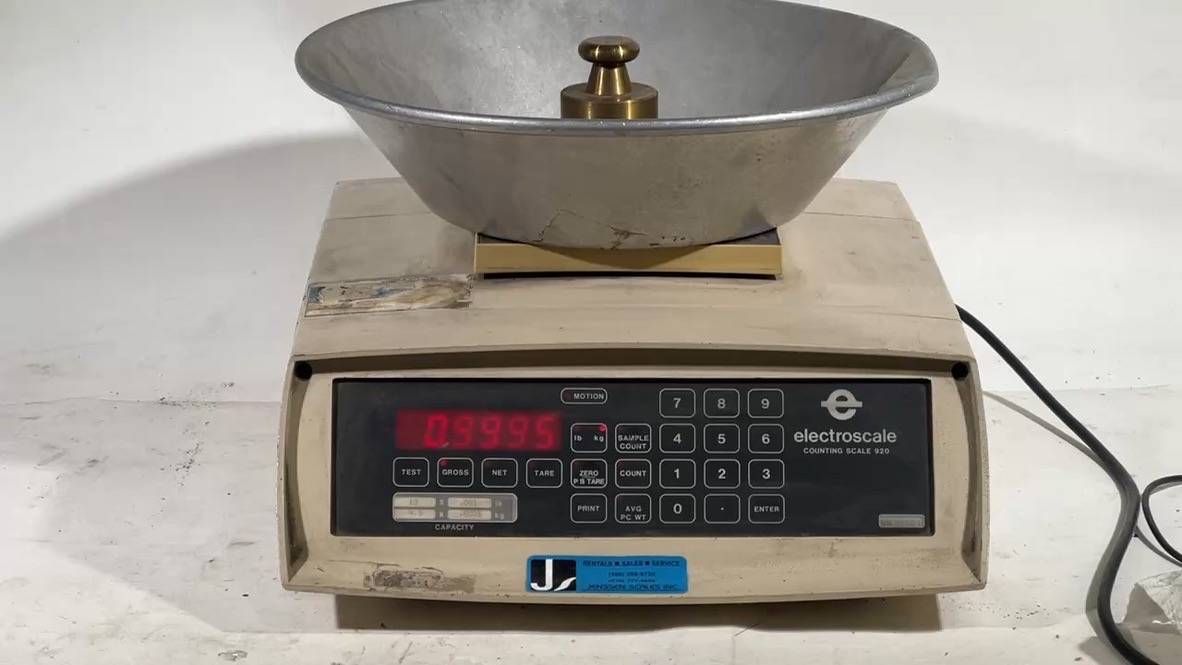 Used Hewlett Packard HP 651B Sine Wave Test Oscillator 10Hz-10MHz + PH-163 Power Cord