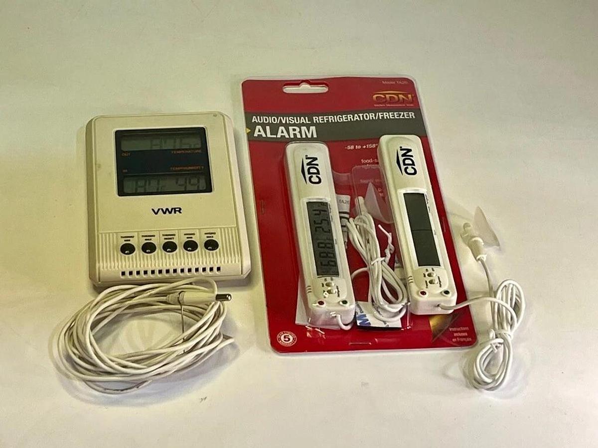 Lot of Laboratory Refrigerator Freezer Thermometers VWR & CDN Model TA20 Alarm