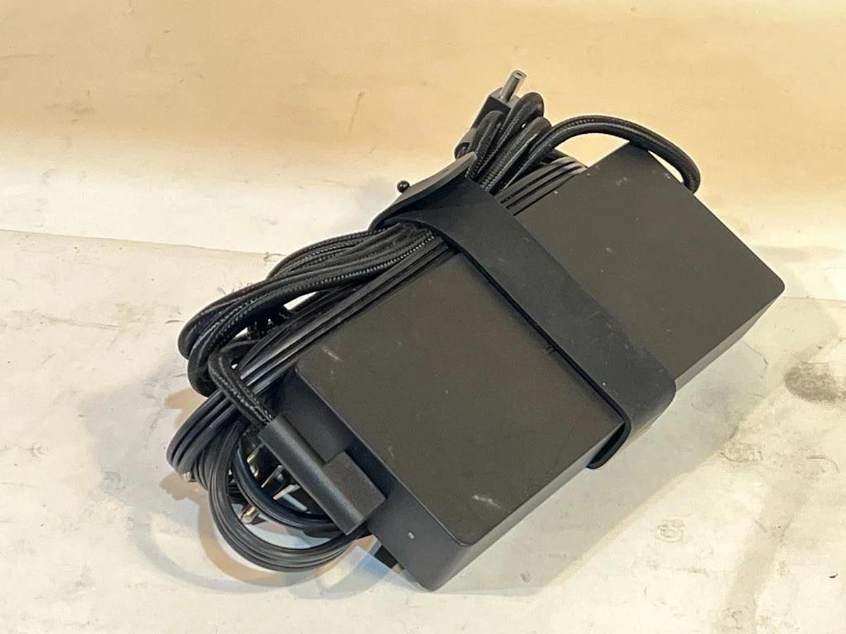 Used Razer Blade Pro 17 Early 2021 RZ09-0368 17-Inch Laptop 32GB RAM 6TB HDD Ubuntu