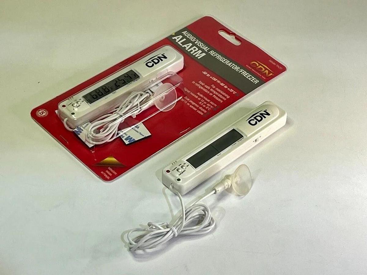 Lot of Laboratory Refrigerator Freezer Thermometers VWR & CDN Model TA20 Alarm