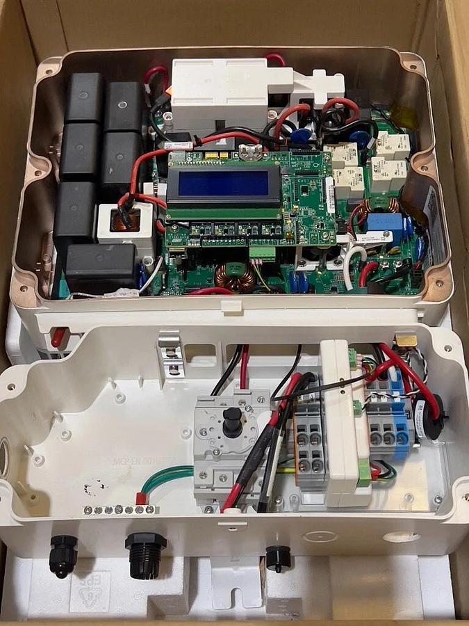 Used SolarEdge HD Wave 6.0 kW Photovoltaic Inverter SE6000H-USSCMSNU2 - AS-IS