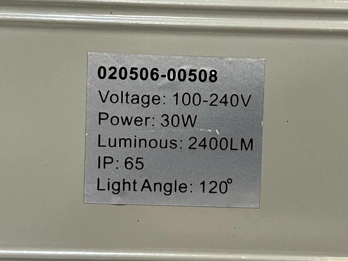 Used Lumicon IP65 LED Flood Light White 30 Watt 2400 Lumen 100-240V - 020506-00508