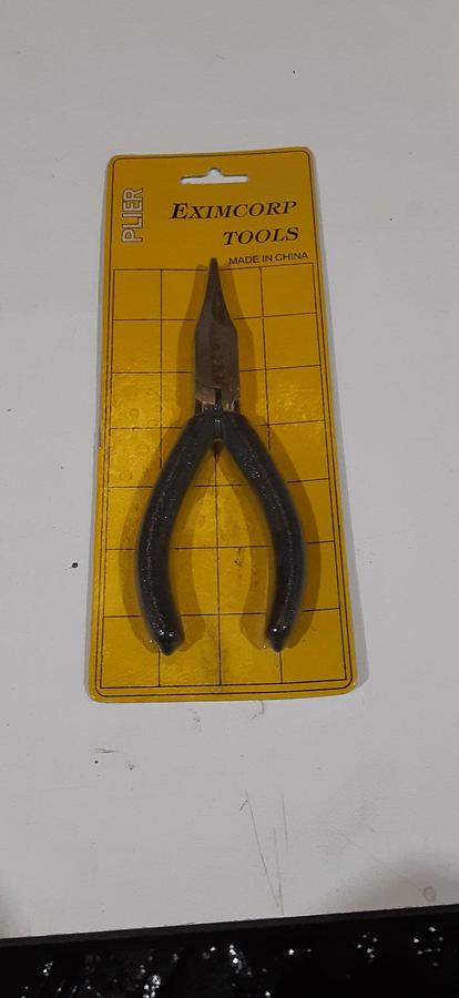 Used 5 1/2 INCH SQUARE NOSE PLIERS ES2469