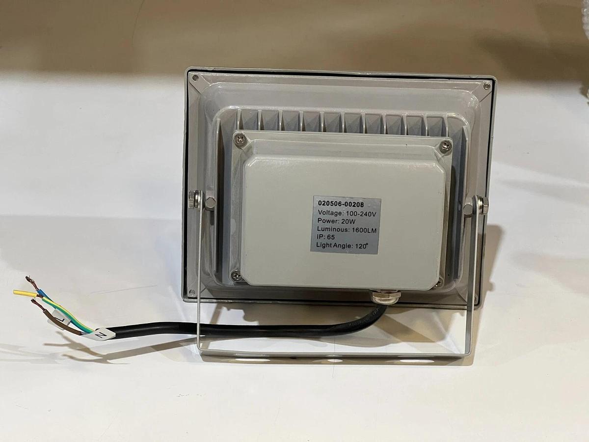 Used Lumicon IP65 LED Flood Light White 20 Watt 1600 Lumen 100-240V - 020506-00208