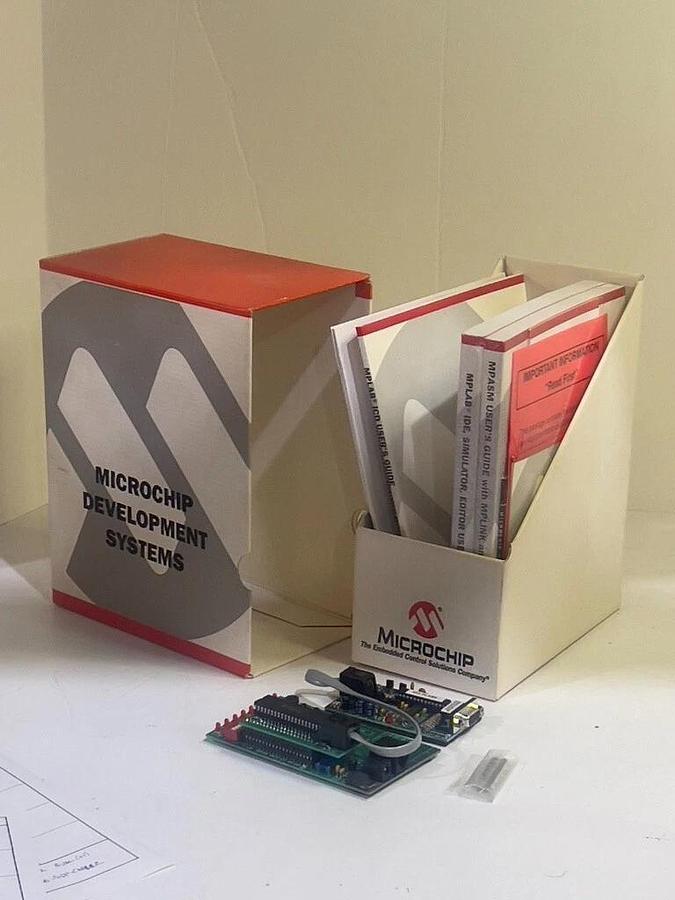 Microschip DV164001 MPLAB-ICD Evaluation Kit for PIC16F87x Board