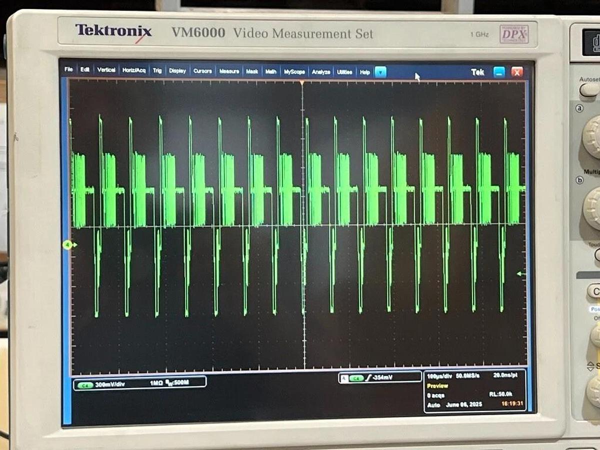 Used Tektronix VM6000 Video Measurement Set, 1 GHz 4-Ch Digital Phosphor Oscilloscope