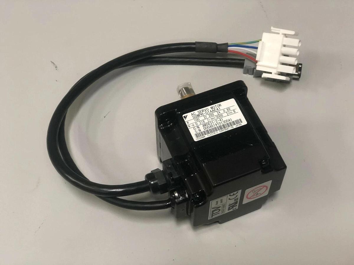 Yaskawa AC Servo Motor SGMPH-01AAE41 - Σ Series 200 Volts, 100 Watts, 0.89 Amps