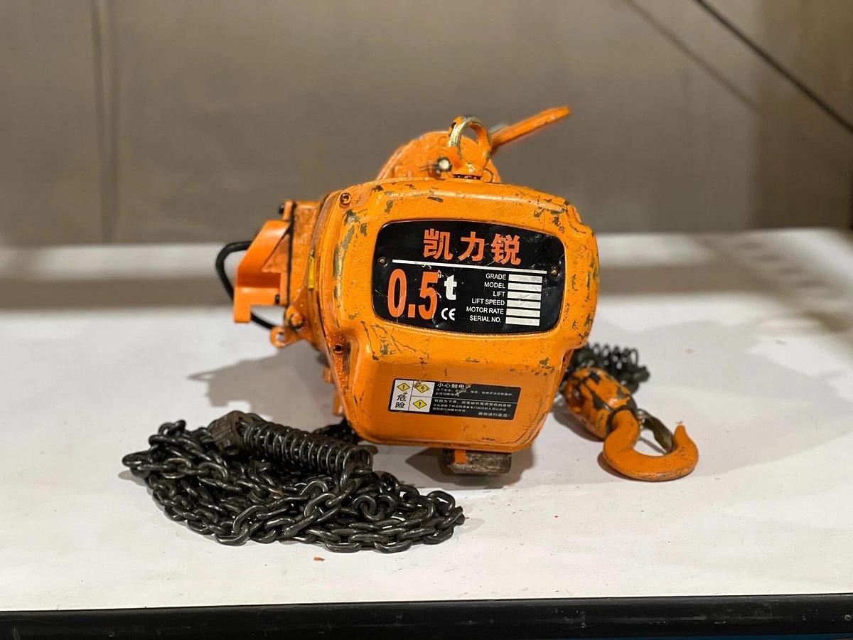 Used Half Ton Chain Hoist - 凯力锐 0.5t - Model HHBB0.5-01 - 4 Meter Lift